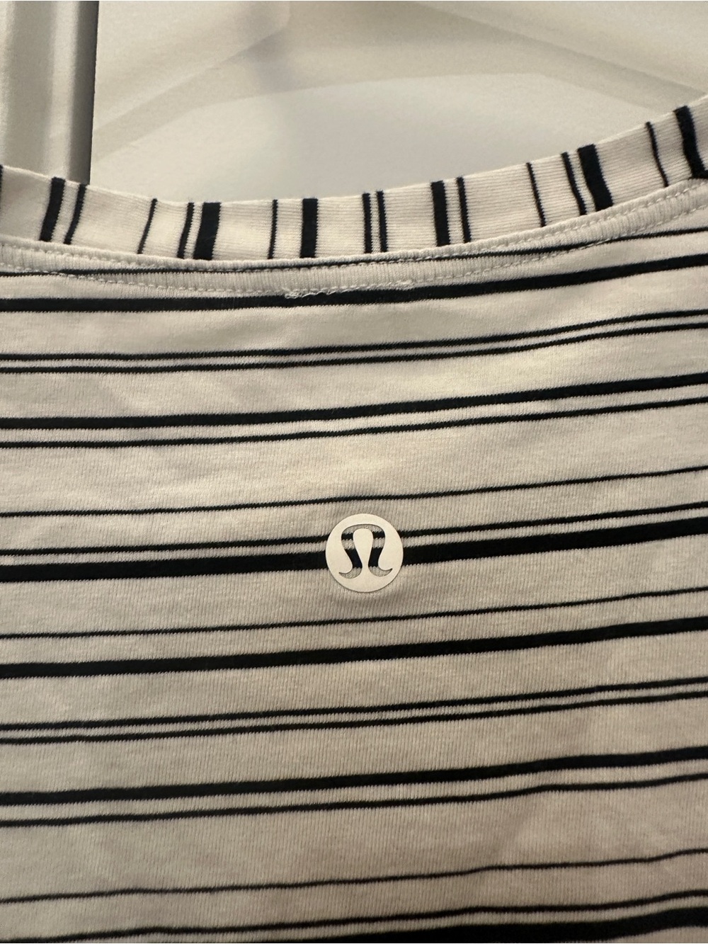 Lululemon Cates Tee 🍋 - Picture 4 of 4